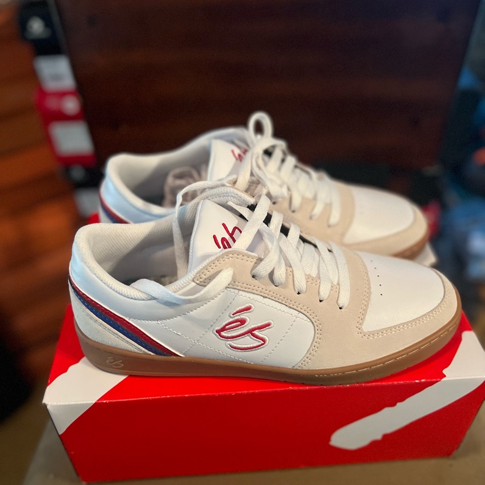 És EOS skateboard shoes men’s 9.5